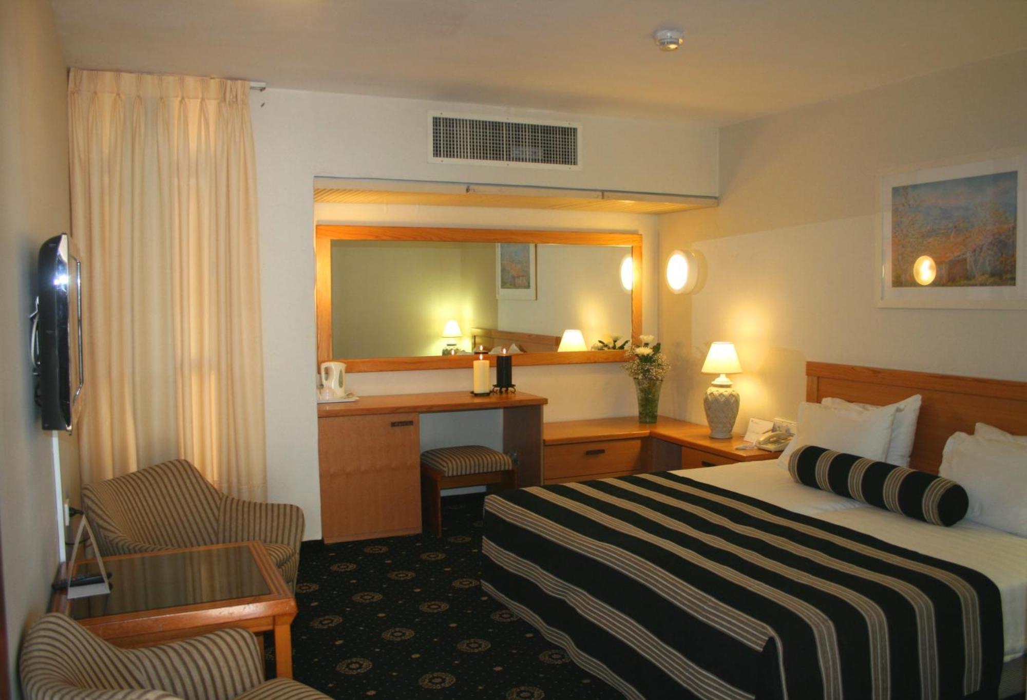 The Seasons Hotel -Studio & Suite Netanja Buitenkant foto