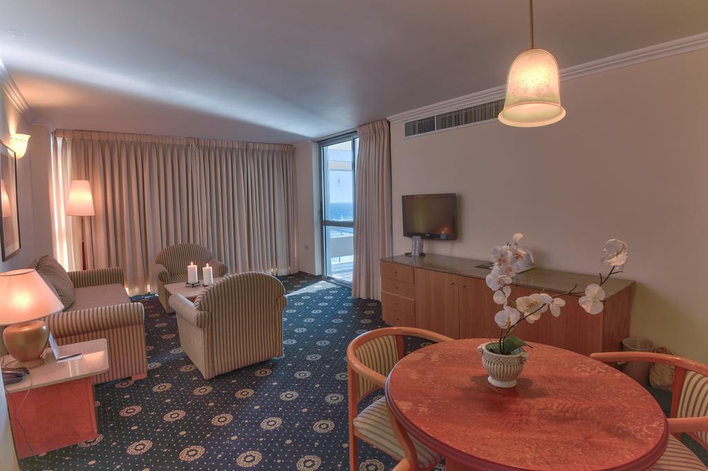 The Seasons Hotel -Studio & Suite Netanja Buitenkant foto
