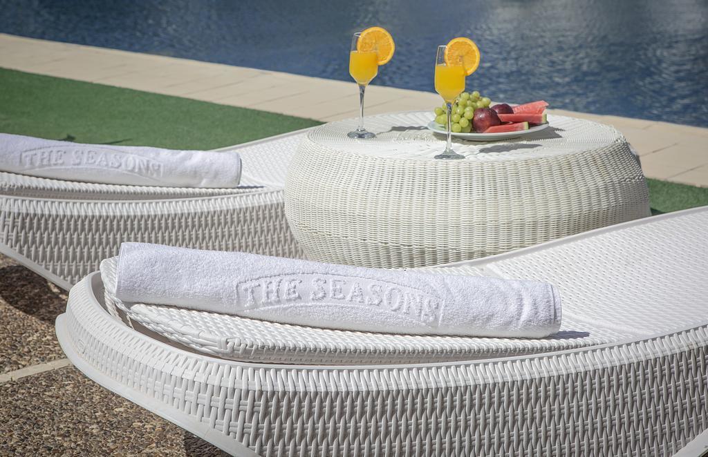 The Seasons Hotel -Studio & Suite Netanja Buitenkant foto