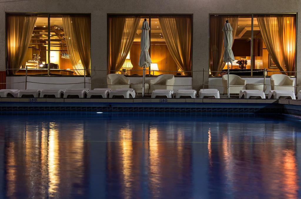 The Seasons Hotel -Studio & Suite Netanja Buitenkant foto