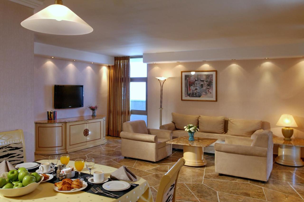The Seasons Hotel -Studio & Suite Netanja Buitenkant foto